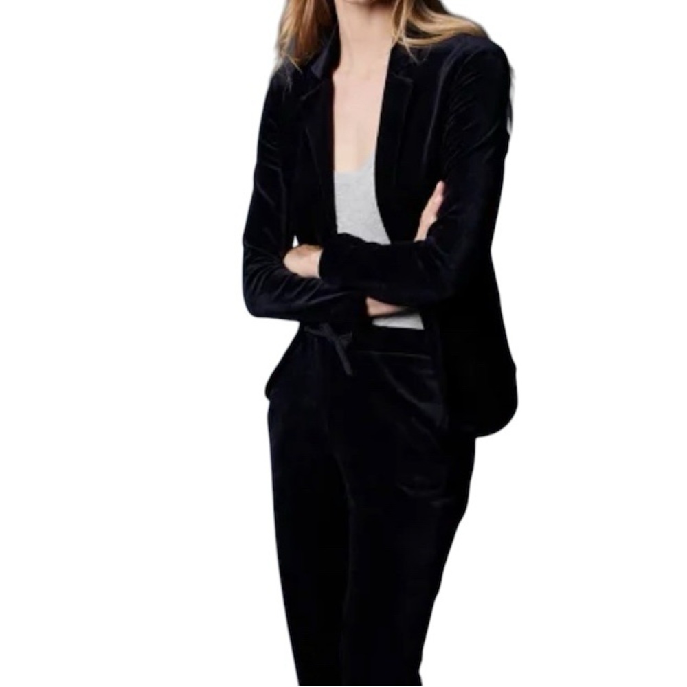 Majestic Filatures Black Blazer. Velour. One Button. NWT